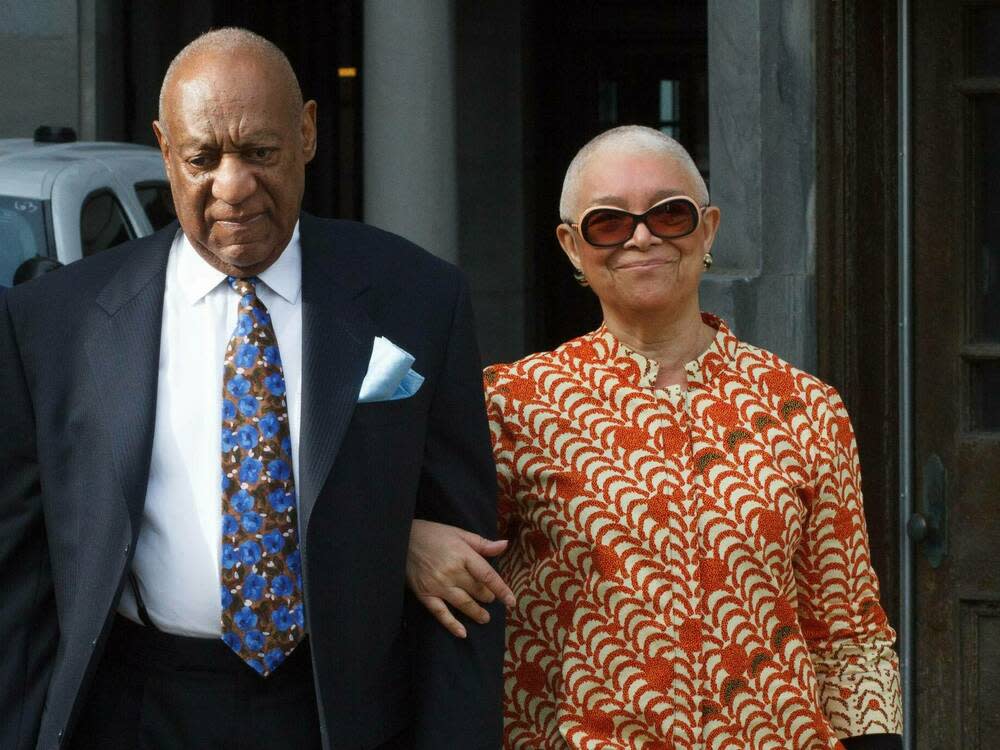 Bill und Camille Cosby kurz vor seiner Verurteilung (Bild: imago images/Pacific Press Agency)