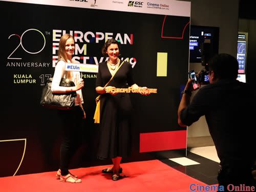The launch yesterday evening was held at GSC Pavilion KL, where guests could enjoy snapping a few memorable photos on the red carpet prior to the ceremony.