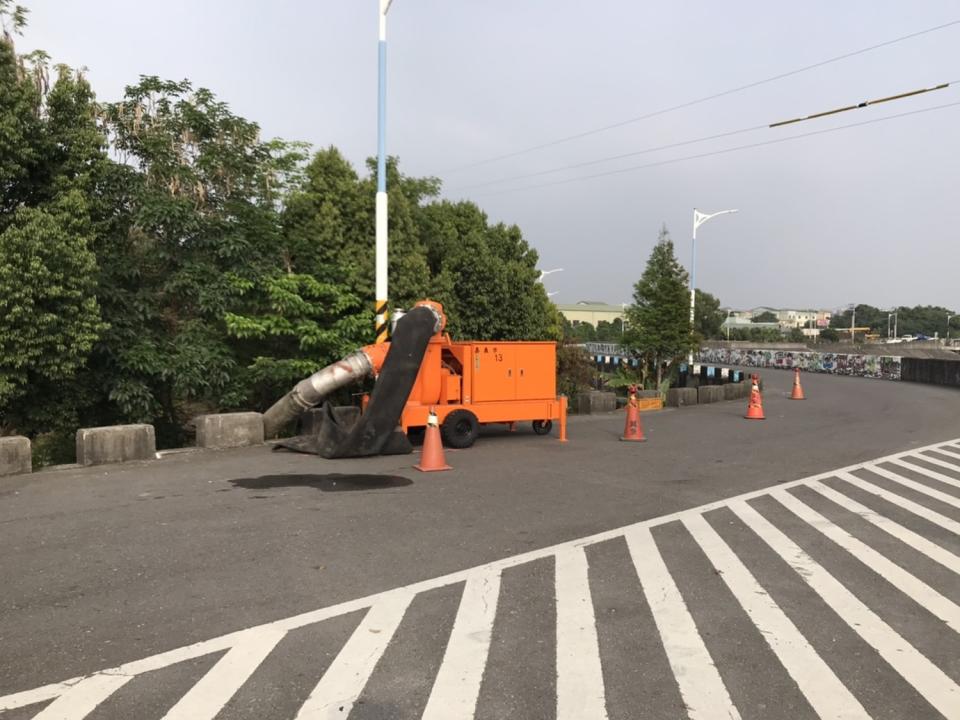 預防豪大雨來襲，嘉義市政府已佈建抽水機。   圖：嘉義市政府/提供