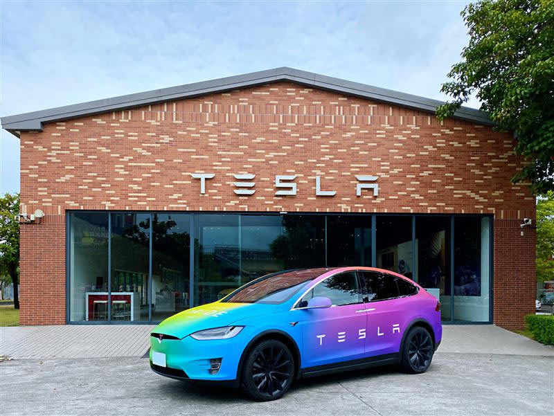 Tesla打造獨一無二的2020彩虹Model X。（圖／Tesla提供）