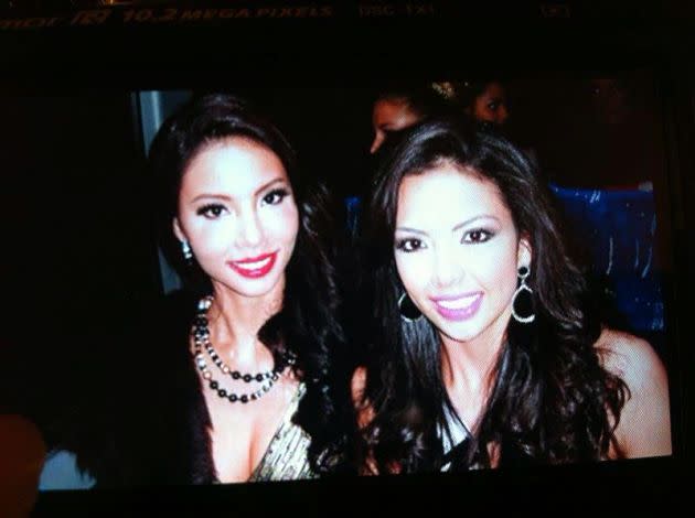 Lynn Tan poses with Miss Nicaragua. (Photo courtesy of Miss Universe Singapore Facebook page)