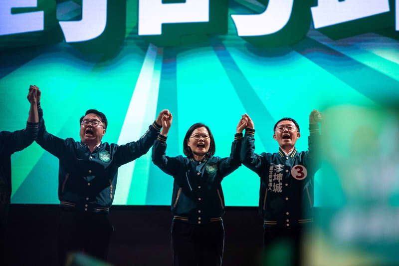 Taiwan President Tsai Ing-wen (C) holds hands with candidates running for the Members of the Legislative during a Democratic Progressive Party (DPP) rally. Taiwan presidential elections and Legislative elections are scheduled for 13 January 2024. Alex Chan Tsz Yuk/SOPA Images via ZUMA Press Wire/dpa