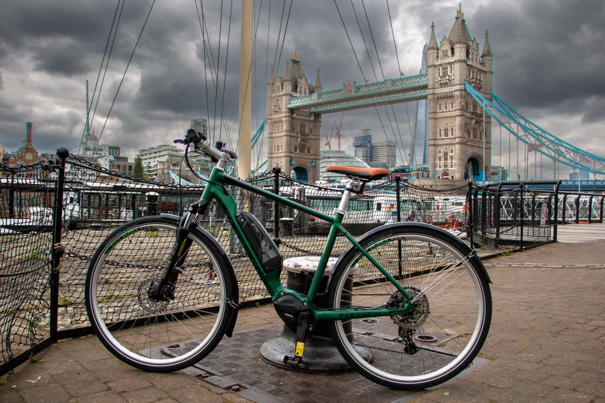 Halfords Carrera Crossfuse Electric Hybrid bike (David Williams)