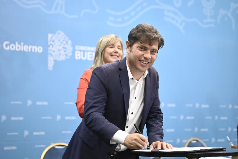 Axel Kicillof en Casa de Gobierno rodeado de intendentes mandó un mensaje a la Corte Suprema de Justicia