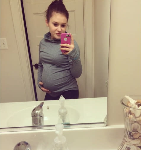 Pregnant Teen Forced - Teen Mom Photo Stirs Controversy, Banned From Yearbook