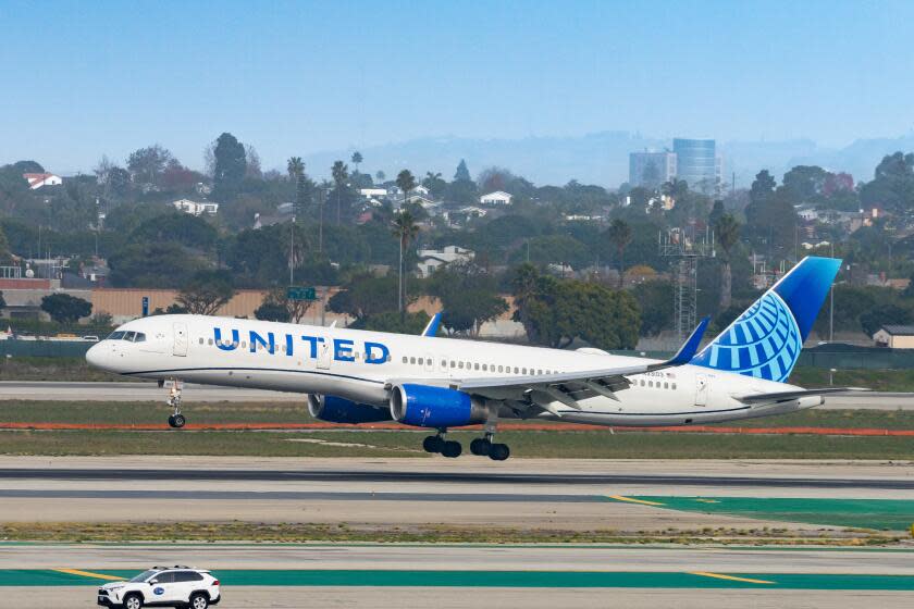 United Airlines plane loses tire after takeoff at LAX, the second time