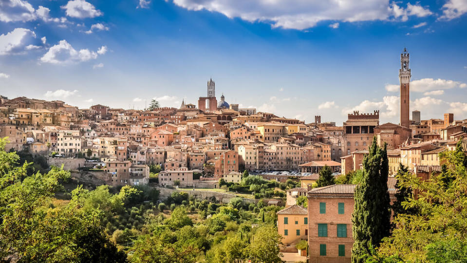 <p>Passa dall’11° al 4° posto Siena, che sale moltissimo in classifica. Con lei altri balzi di rilievo quelli di Aosta (da 18 a 7) e Sondrio (da 16 a 8). (Credits – Getty Images) </p>