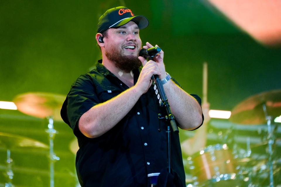 Here's why Luke Combs wore Ted Karras' Cincy Hat on stage at Paycor