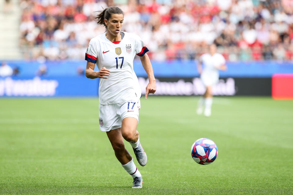 REIMS, FRANCE - JUNE 24: #17 Tobin Heath of USA controls the ball during the 2019 FIFA Women's World Cup France Round Of 16 match between Spain and USA at Stade Auguste Delaune on June 24, 2019 in Reims, France. (Photo by Zhizhao Wu/Getty Images)