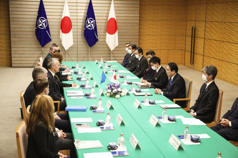 2023年1月31日，北約秘書長史托騰伯格訪問日本，與日相岸田文雄舉行會談。（美聯社）