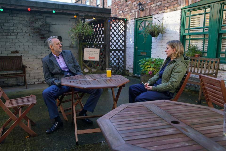 Friday, January 22: Ray and Abi meet in The Rovers back yard