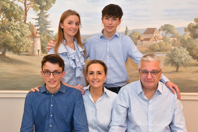 Laurent de Bélgica con su familia