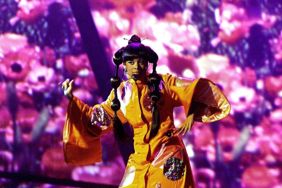 LOS ANGELES, UNITED STATES:  File photo dated 23 February, 2000 shows Lisa 'Left Eye' Lopes of the group TLC performing at the 42d Annual Grammy Award in Los Angeles. That night, TLC won a Grammy for Best Rythm & Blues Duo/Group With Vocal. Lisa Lopes was killed in a car accident 25 April, 2002 in Honduras, her record label reported early 26 April.  AFP PHOTO  Hector MATA (Photo credit should read HECTOR MATA/AFP/Getty Images)