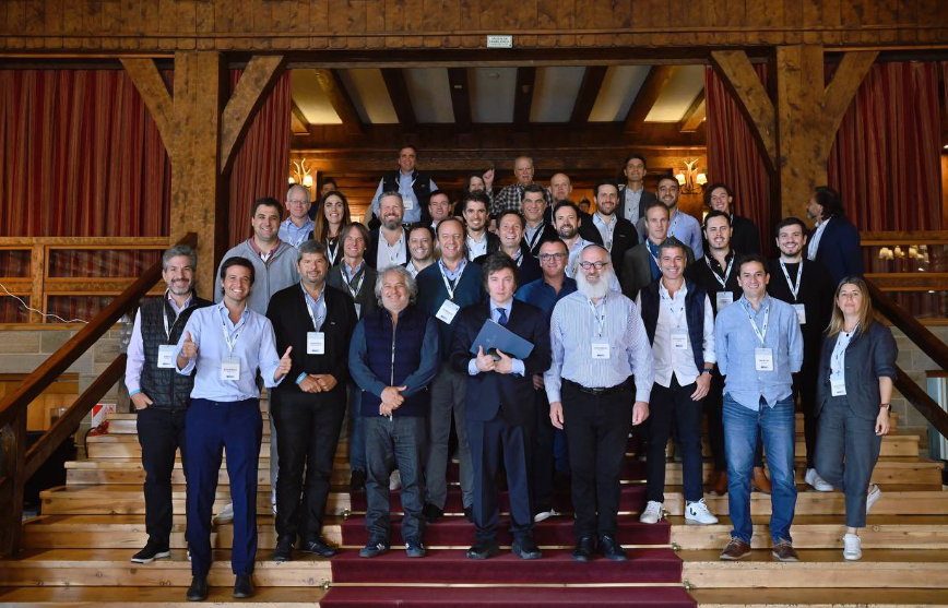 Javier Milei junto a empresarios en el Llao Llao