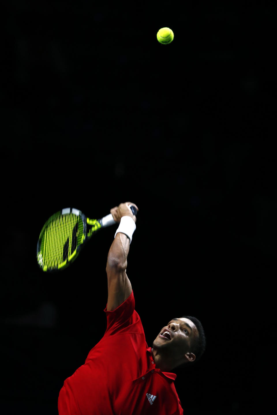 Canada's Felix Auger Aliassime serves to Australia's Alex de Minaur during the final Davis Cup tennis match between Australia and Canada in Malaga, Spain, Sunday, Nov. 27, 2022. (AP Photo/Joan Monfort)