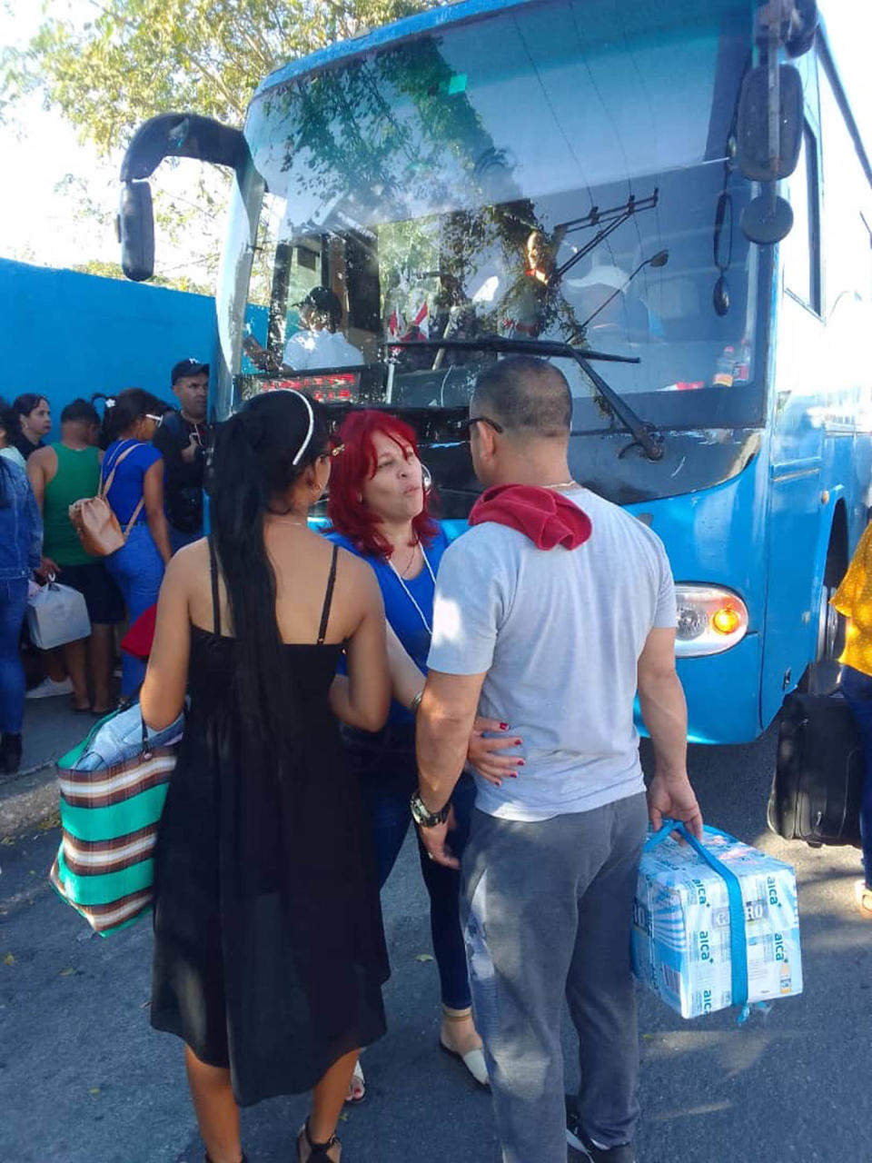  Lisset Velez boards a private bus in Havana, Cuba on Sunday, January 28, 2024. 
 ( Orlando Matos, / NBC News)
