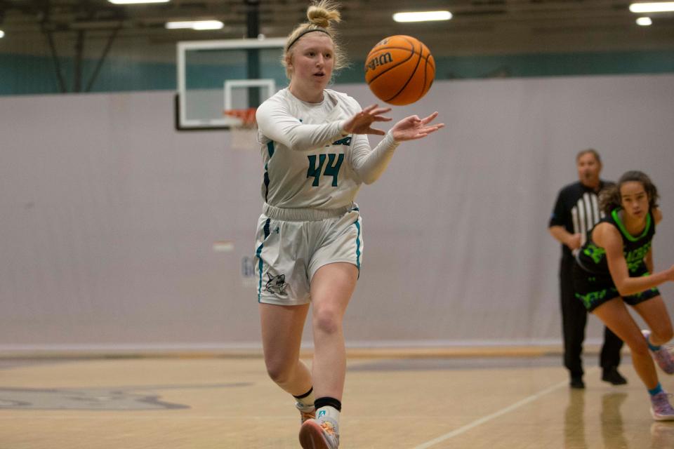 Gulf Coast's Madelyn Leslie (44) passes the ball during the first half of the high school varsity girls basketball game between Seacrest and Gulf Coast, Saturday, Jan. 15, 2022, at Gulf Coast High School in Naples, Fla.Gulf Coast led 35-21 at halftime and won 71-31.