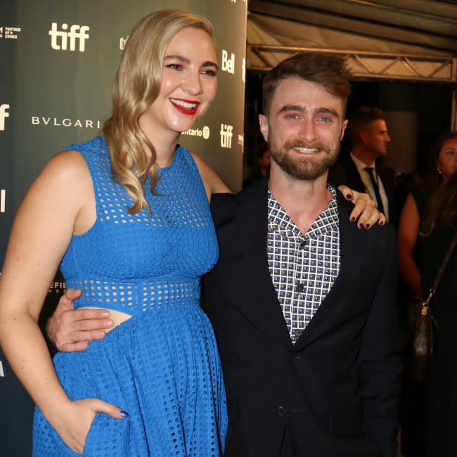 Erin Darke y Daniel Radcliffe credit:Bang Showbiz