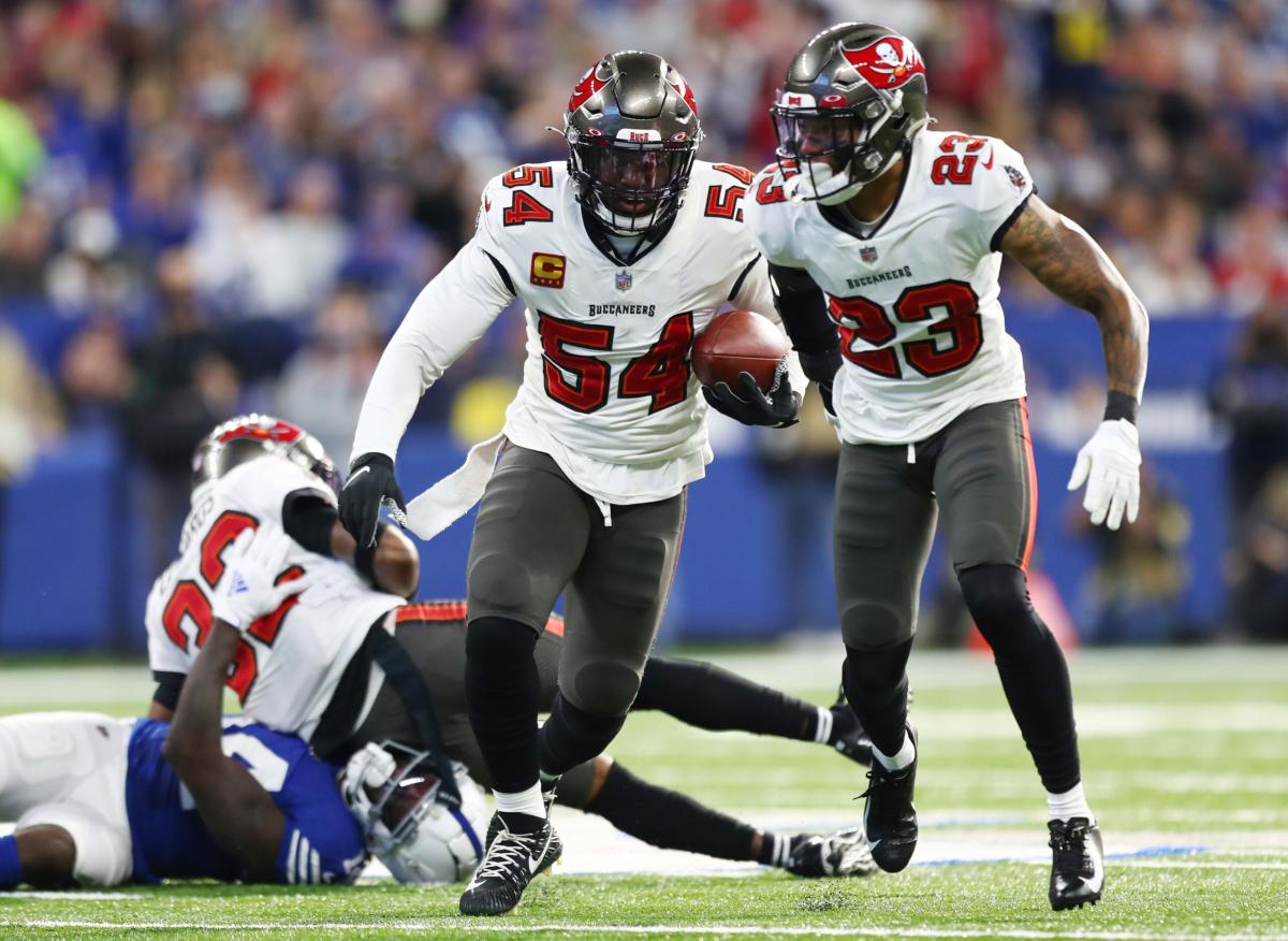 Tampa Bay Buccaneers on X: Who wants a signed Lavonte David