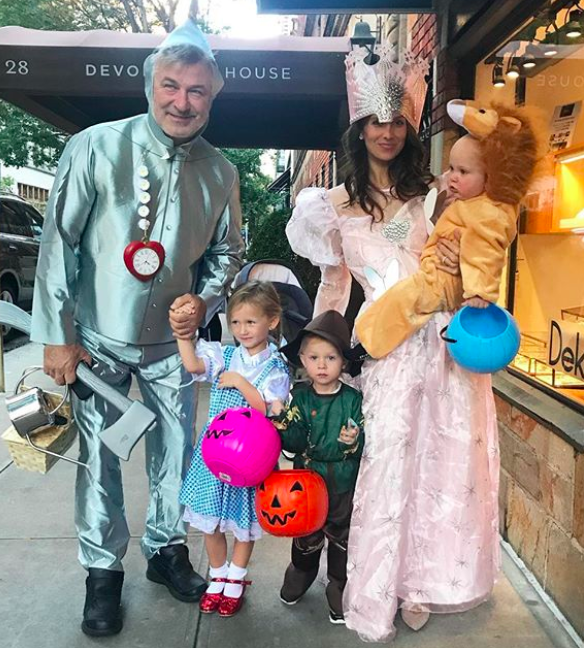 <p>Alec Baldwin and his wife went with a <em>Wizard of Oz</em> theme. (Photo: <a rel="nofollow noopener" href="https://www.instagram.com/p/Ba7Sog6Alty/?hl=en&taken-by=hilariabaldwin" target="_blank" data-ylk="slk:Hilaria Baldwin via Instagram;elm:context_link;itc:0;sec:content-canvas" class="link ">Hilaria Baldwin via Instagram</a>) </p>