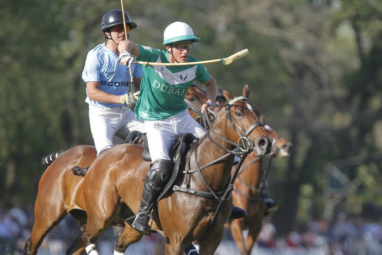 Con la lanza, al ataque: Barto Castagnola se desempeñó por primera vez vez como back en una Triple Corona, pero terminó siendo el mayor anotador (siete tantos, más la consecución de un penal 1) en la goleada de La Natividad a Cría La Dolfina.