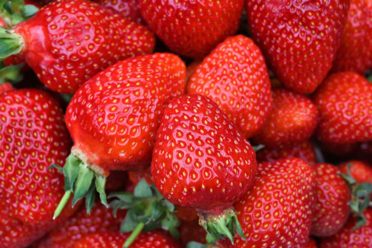 Directly above full frame view of fresh strawberries