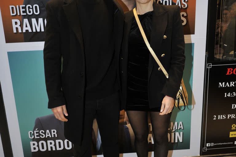 El Chino Leunis fue acompañado de su mujer, Micaela; la pareja se mostró muy enamorada durante toda la función