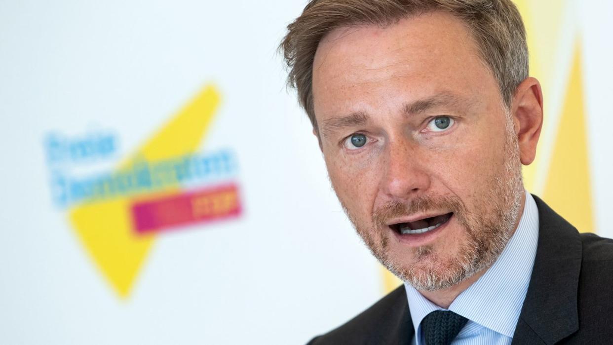 Christian Lindner, Vorsitzender der FDP-Bundestagsfraktion, äußert sich vor der Sitzung der FDP-Fraktion im Deutschen Bundestag.