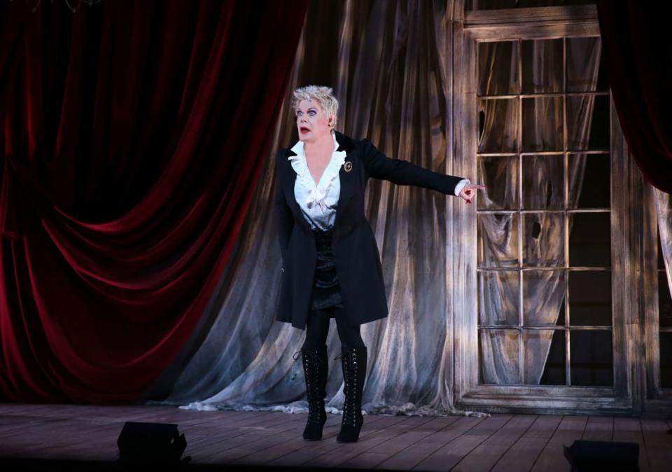 <div class="inline-image__caption"><p>Eddie Izzard in <em>Charles Dickens’ Great Expectations</em> at The Greenwich House Theater in New York.</p></div> <div class="inline-image__credit">Carol Rosegg</div>