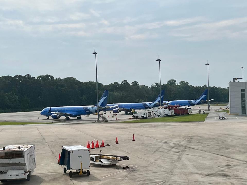 Flying Breeze's Embraer 195.