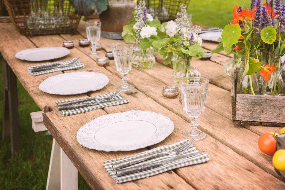 <p>Empty plates: al fresco dining plans may be affected by demand far outstripping supply</p> (Alamy/PA)