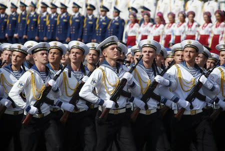 Sailors march during in the Ukraine's Independence Day military parade, in the center of Kiev August 24, 2014. REUTERS/Gleb Garanich