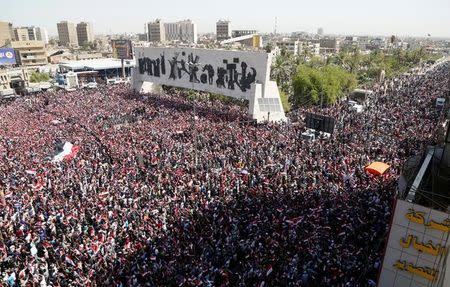 Supporters of Iraqi Shi'ite cleric Moqtada al-Sadr shout slogans during a protest against corruption at Tahrir Square in Baghdad, July 15, 2016. REUTERS/Wissm al-Okili