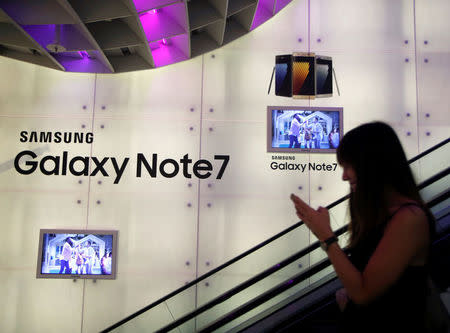 A woman passes a Samsung Note 7 advertisement in Singapore September 22, 2016. REUTERS/Edgar Su