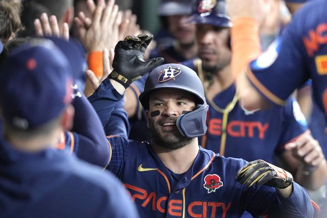 Royce Lewis, Carlos Correa lead Twins to comeback victory over Mets to open  series