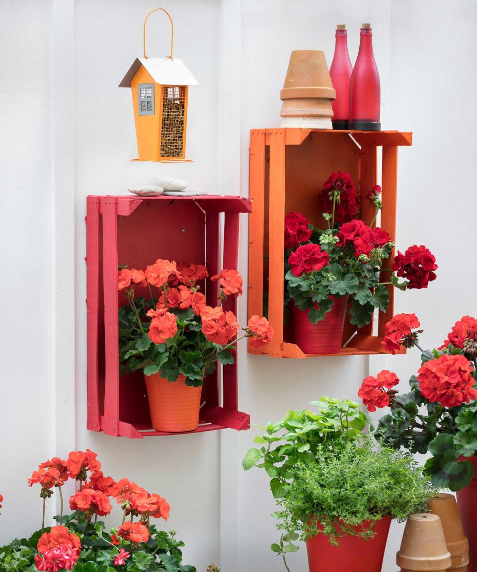 1. REPURPOSE OLD WOODEN CRATES TO MAKE STYLISH SHELVES