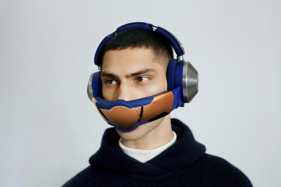 Man wearing Dyson Zone with air filtration visor.