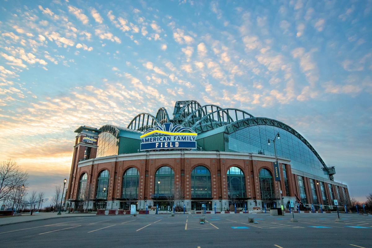 Report: $600M in public funds for Brewers stadium renovation, Wisconsin