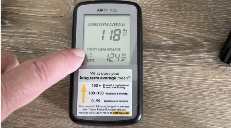 Bob Barnes checks his radon levels every morning to make sure they are within a healthy limit. He keeps windows in his living room and bedroom cracked. (Meg Roberts/CBC)