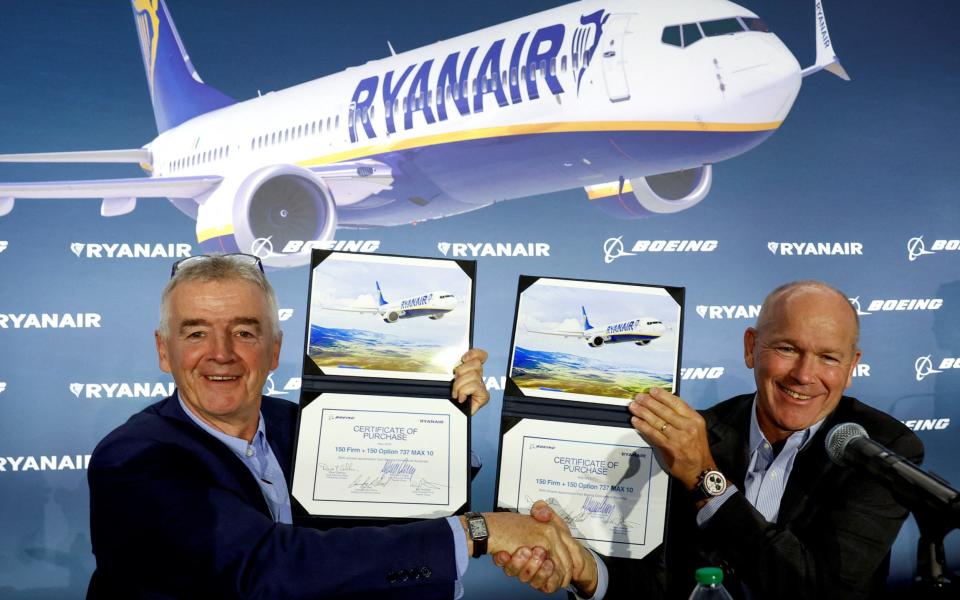 Ryanair Chief Executive Michael O'Leary and Boeing Chief Executive Dave Calhoun sign a multibillion-dollar deal for as many as 300 Boeing jets at Boeing headquarters in Arlington, Virginia, U.S. - REUTERS/Evelyn Hockstein