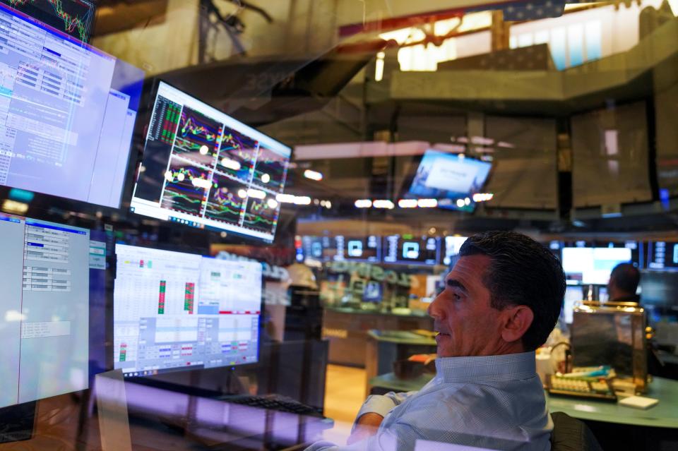 Traders work at the trading floor in the New York Stock Exchange in New York, the United States, Aug. 19, 2021. The S&P 500 Index closed at 4,405.80 points, up 5.53 points, or 0.13 percent. The Dow Jones Industrial Average closed at 34,894.12 points, down 66.57 points, or 0.19 percent.The Nasdaq Composite Index closed at 14,541.79 points, up 15.88 points, or 0.11 percent. (Photo by Wang Ying/Xinhua via Getty Images)