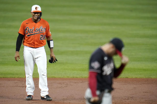 Nationals place Starlin Castro on IL with broken wrist