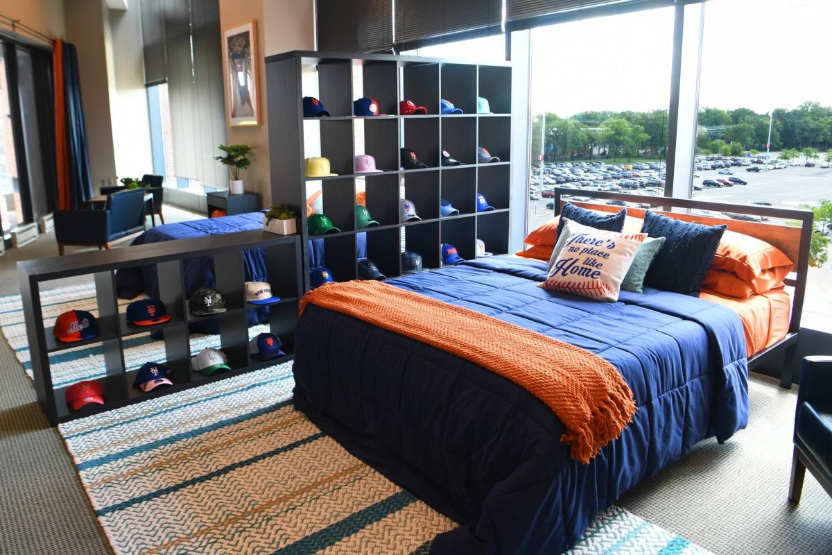 Former Met Bobby Bonilla celebrates his special day with an Airbnb