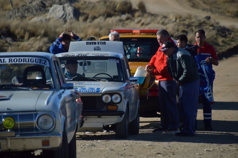 Pilotos y navegantes no tienen nada que temer en cuanto a quedarse en el camino: allí están los mecánicos de Automóvil Club Argentino para asistirlos; no por nada éstos fueron de los más aplaudidos –y espontáneamente– en la cena de premiación.