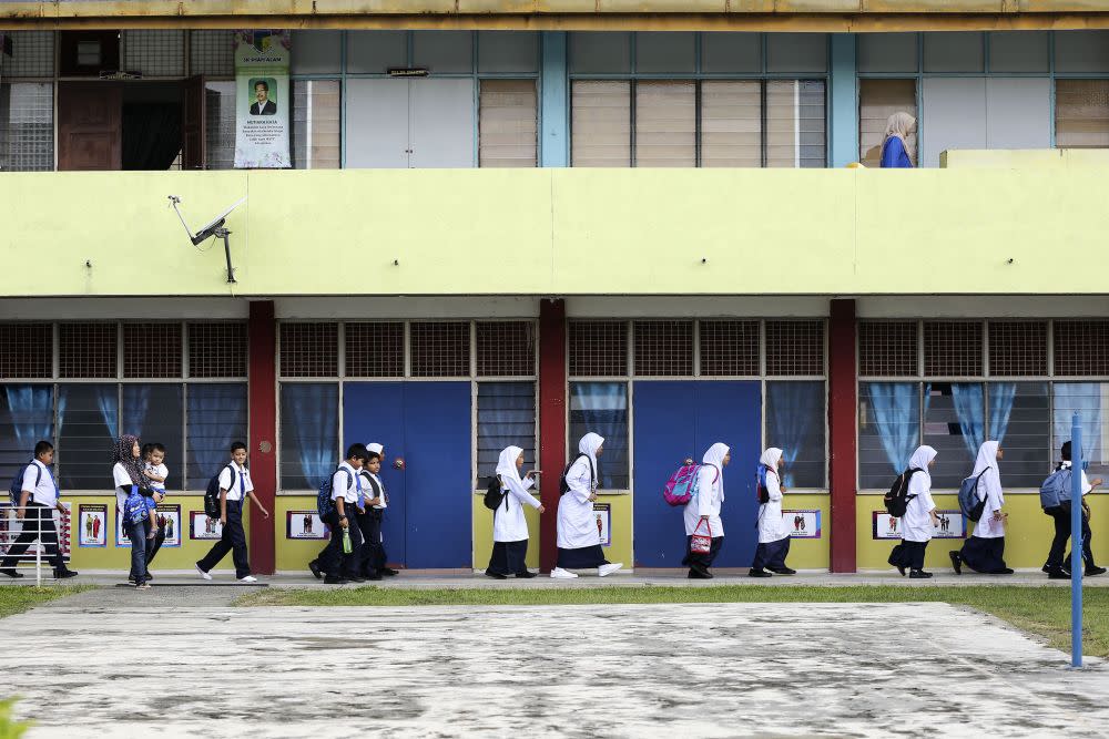 Students attend the first day of school at Sekolah Kebangsaan Shah Alam January 2, 2019. ― Picture by Yusof Mat Isa