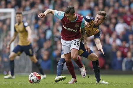 Football Soccer - West Ham United v Arsenal - Barclays Premier League - Upton Park - 9/4/16 Arsenal's Aaron Ramsey in action with West Ham's Manuel Lanzini Reuters / Stefan Wermuth Livepic