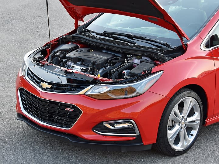 2016 Chevrolet Cruze Premier RS engine photo