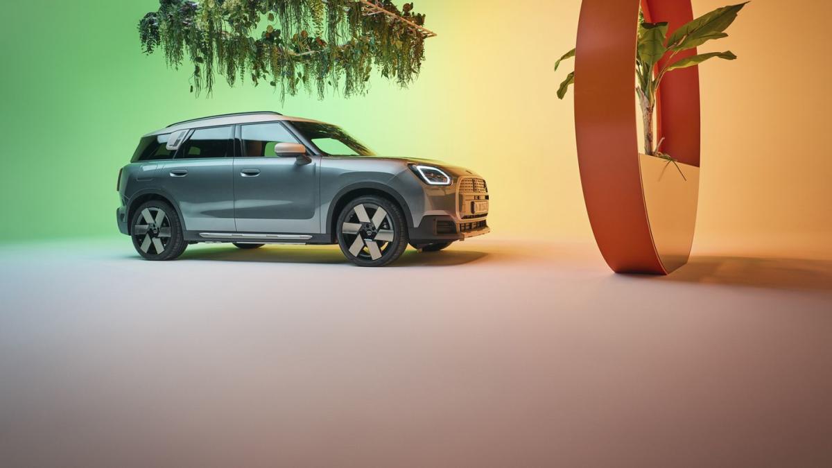 2025 Mini Countryman Debuts With A Larger Body And Up To 308 HP Of Electric  Power