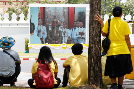 People watch a screening of King Maha Vajiralongkorn being crowned during his coronation in Bangkok, Thailand, May 4, 2019. REUTERS/Jorge Silva