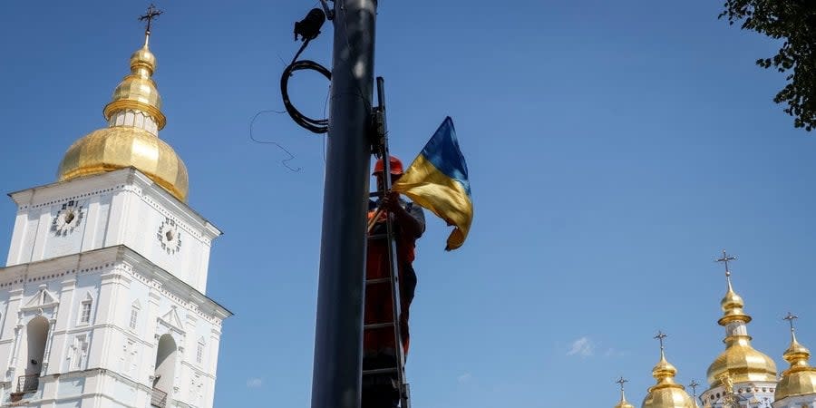 The blue-yellow flag will be installed on Mykhailivska Square before the Independence Day of Ukraine, August 22, 2023